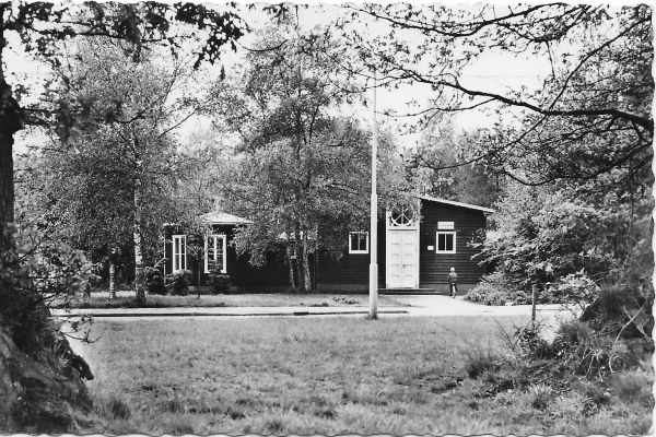 Van kerk, station, werkplaats, tehuis, kapel naar kerk